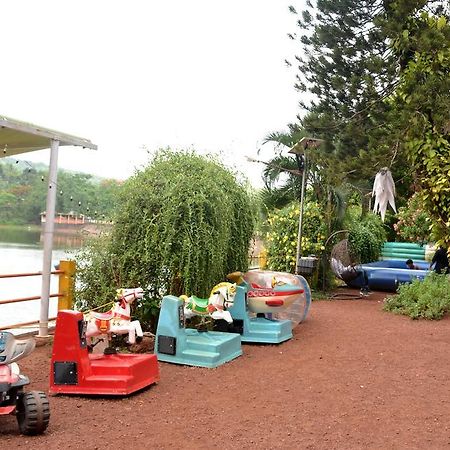 Mayem Lakeview Hotel Goa Buitenkant foto