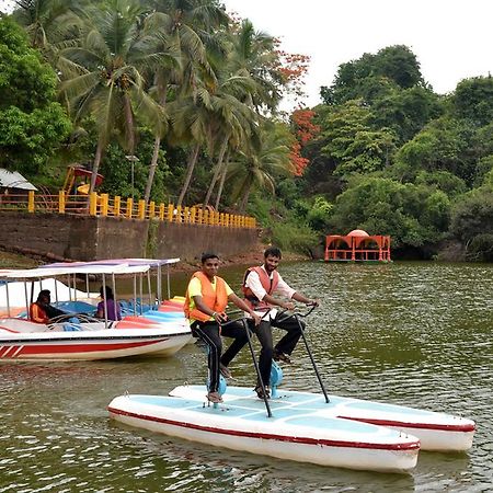 Mayem Lakeview Hotel Goa Buitenkant foto