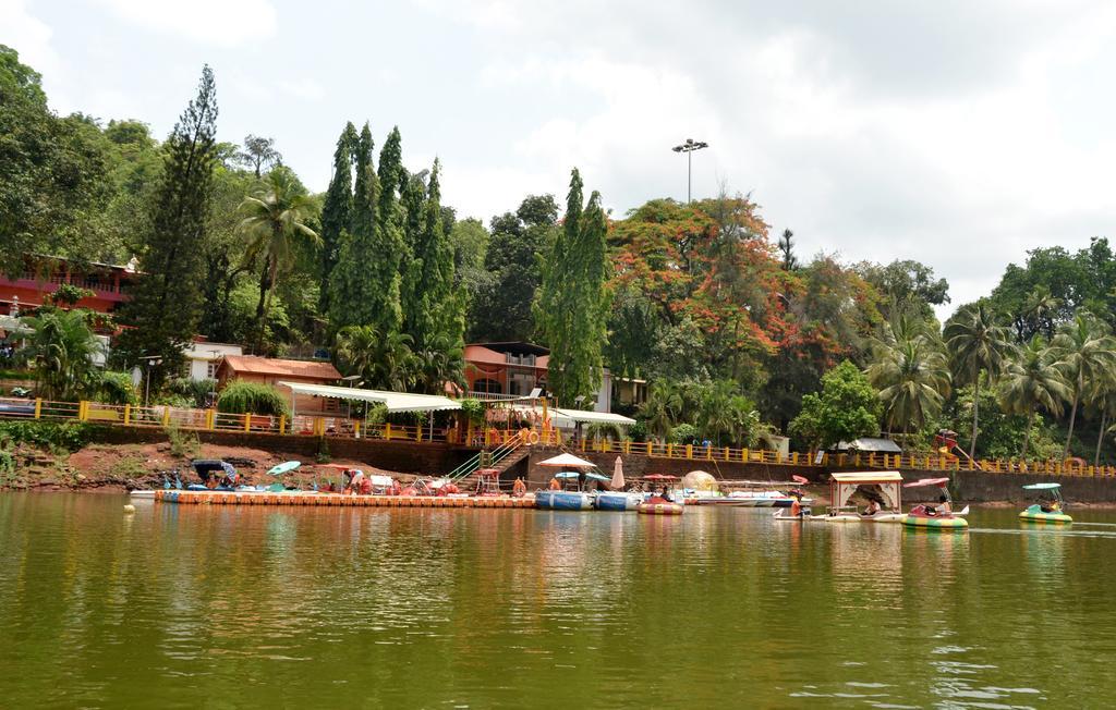 Mayem Lakeview Hotel Goa Buitenkant foto