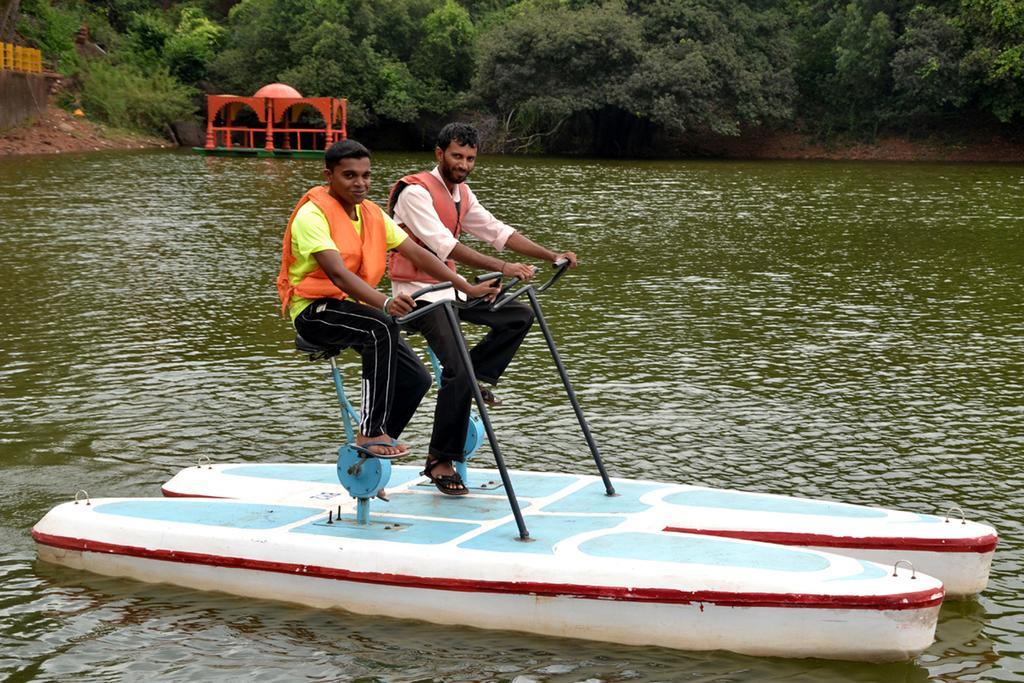 Mayem Lakeview Hotel Goa Buitenkant foto