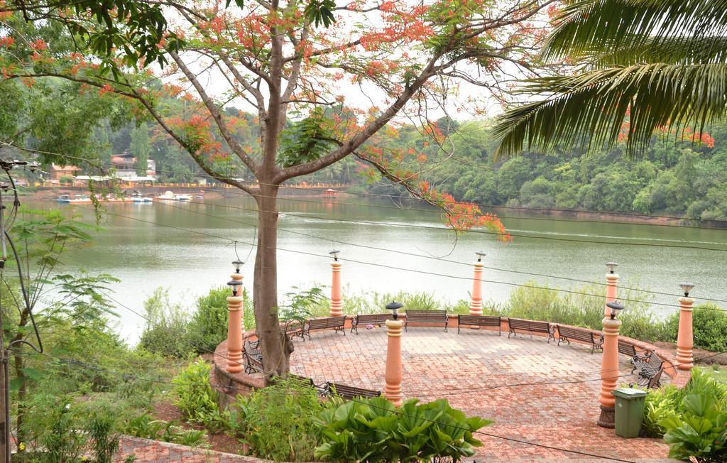 Mayem Lakeview Hotel Goa Buitenkant foto