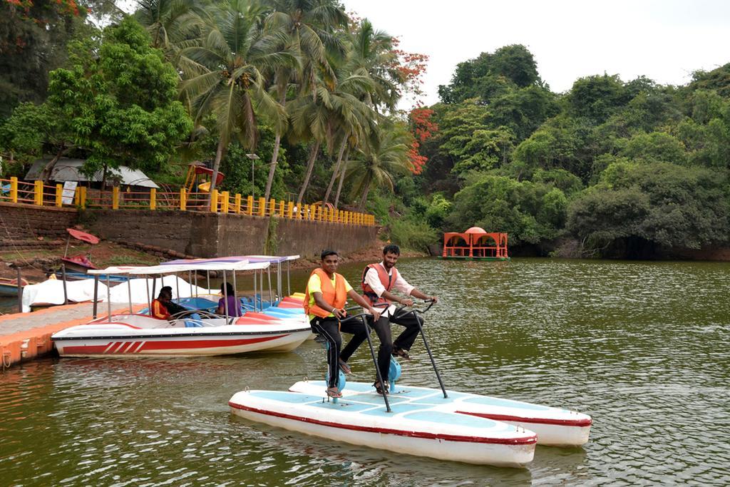 Mayem Lakeview Hotel Goa Buitenkant foto