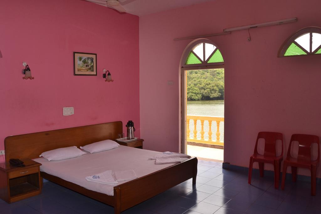 Mayem Lakeview Hotel Goa Kamer foto