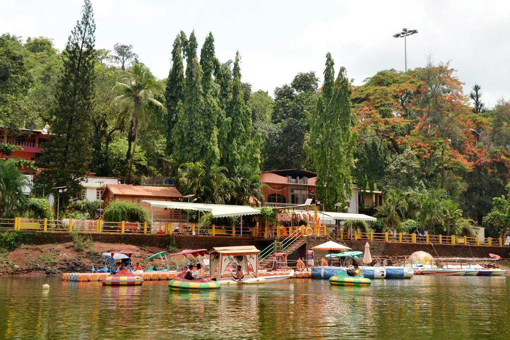 Mayem Lakeview Hotel Goa Buitenkant foto