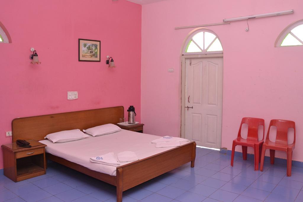 Mayem Lakeview Hotel Goa Buitenkant foto
