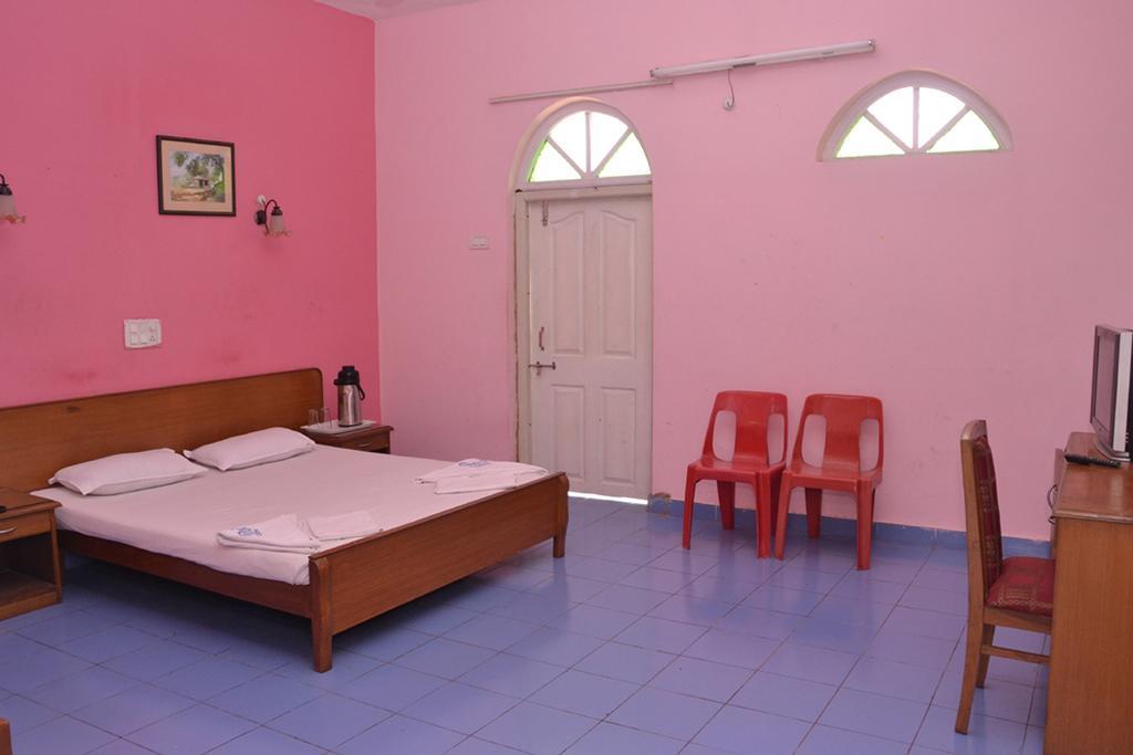 Mayem Lakeview Hotel Goa Buitenkant foto