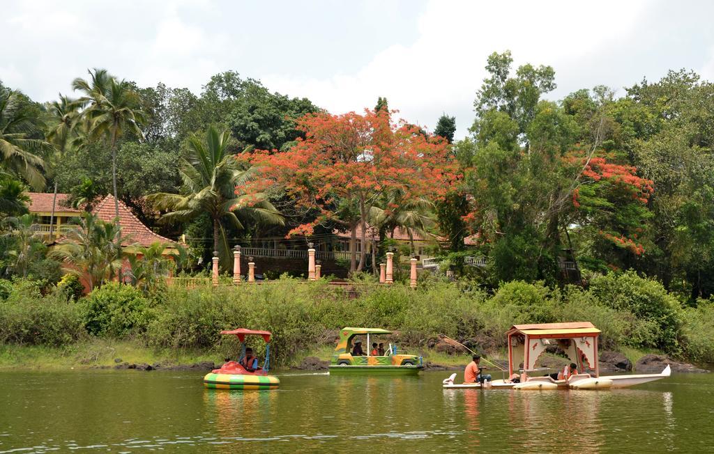 Mayem Lakeview Hotel Goa Buitenkant foto