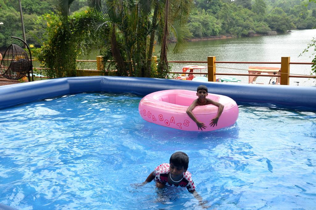 Mayem Lakeview Hotel Goa Buitenkant foto