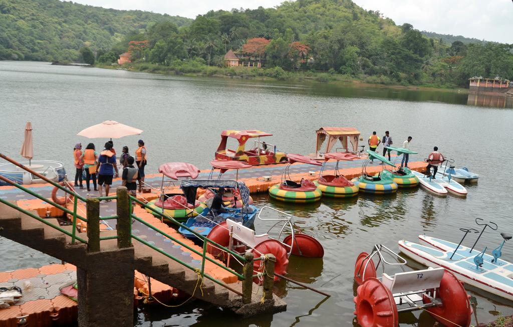 Mayem Lakeview Hotel Goa Buitenkant foto