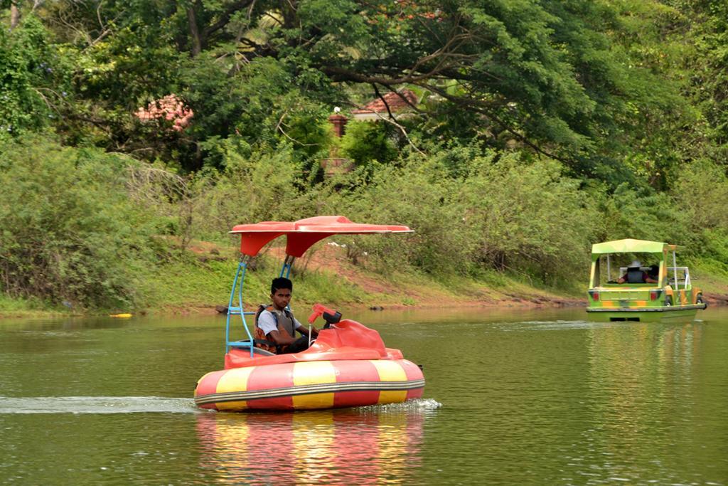 Mayem Lakeview Hotel Goa Buitenkant foto